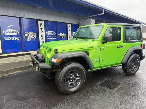 Used 2019 Jeep Wrangler Sport AWD/4WD image 2