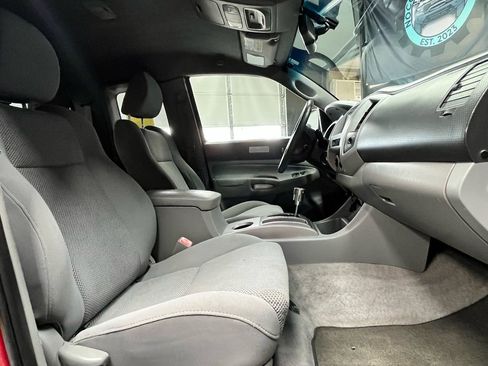 Used 2009 Toyota Tacoma w/ SR5 & TRD Off-Road Packages AWD/4WD image 16