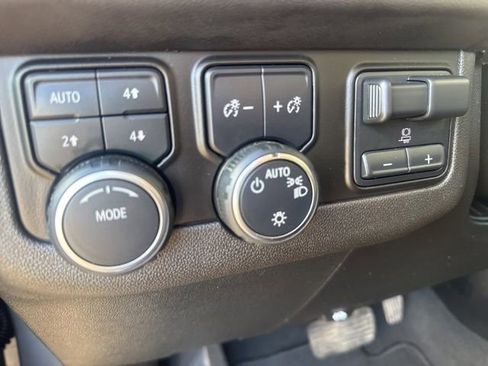 Used 2022 Chevrolet Tahoe LT w/ LT Signature Package AWD/4WD image 16