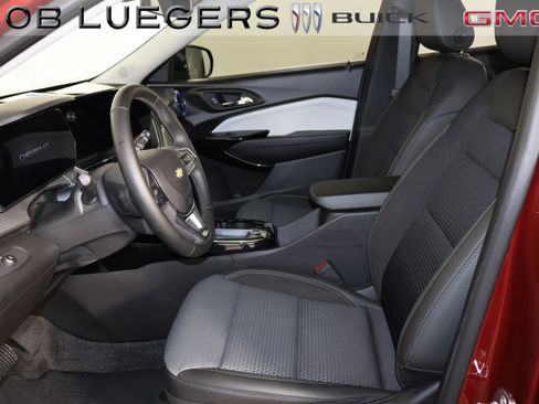 Certified 2024 Chevrolet Trax LT w/ LT Convenience Package image 8