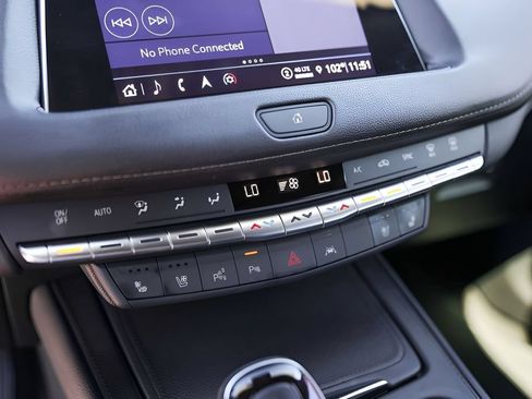 Certified 2022 Cadillac XT4 Premium Luxury w/ Enhanced Visibility Package AWD/4WD image 19