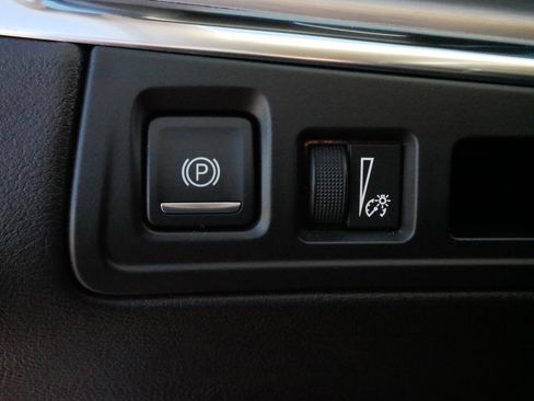 Used 2017 Cadillac XT5 Luxury w/ Driver Awareness Package image 27