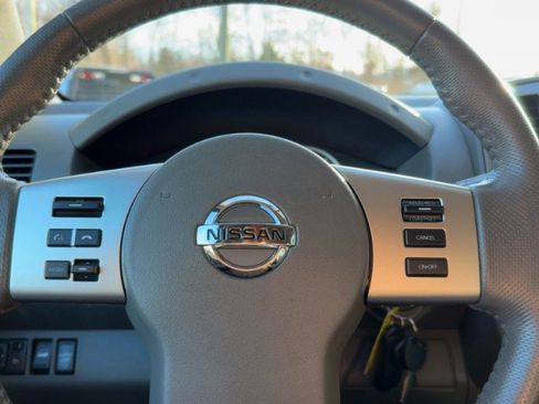 Used 2018 Nissan Frontier SL image 17