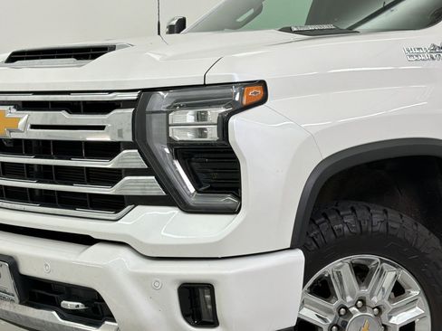 Used 2024 Chevrolet Silverado 2500 High Country w/ High Country Premium Package AWD/4WD image 11