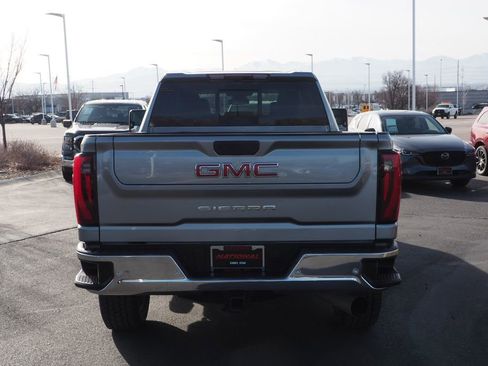 Used 2024 GMC Sierra 2500 SLT w/ SLT Premium Package image 6