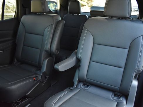 Used 2026 Chevrolet Traverse LT image 27