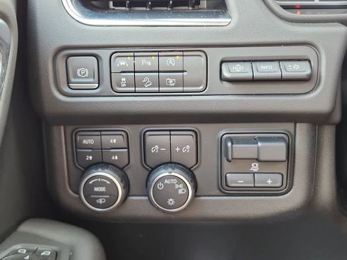 Used 2023 Chevrolet Tahoe High Country image 22