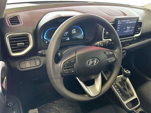 Used 2026 Hyundai Venue SE FWD image 12