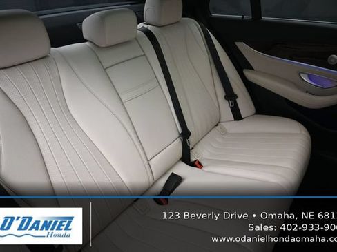 Used 2019 Mercedes-Benz E 300 4MATIC image 38