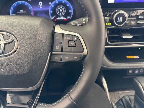 Used 2024 Toyota Highlander Platinum image 23