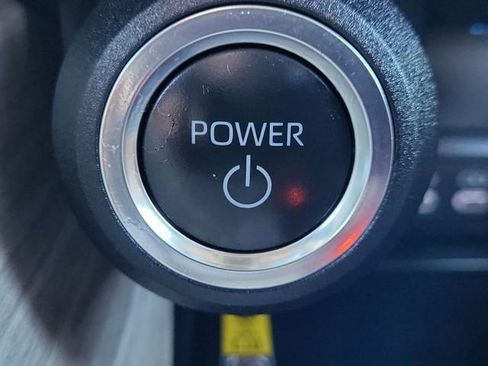 Used 2024 Toyota Venza XLE image 23