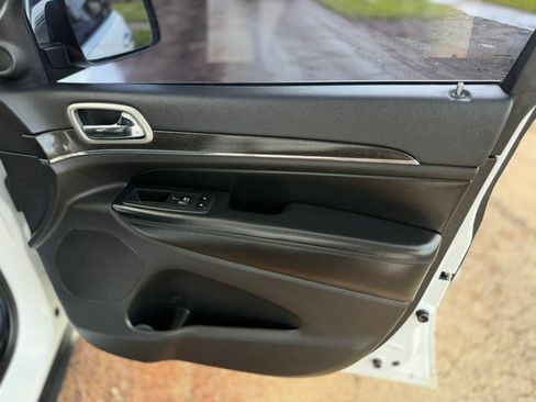 Used 2018 Jeep Grand Cherokee Limited RWD image 26