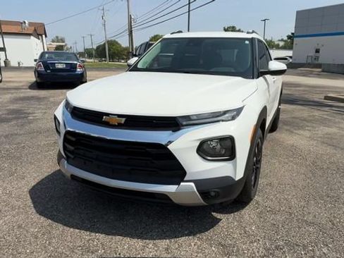 Used 2023 Chevrolet TrailBlazer LT FWD image 3
