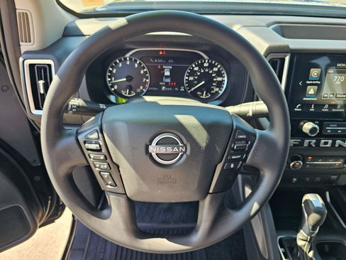 Used 2025 Nissan Frontier SV AWD/4WD image 21