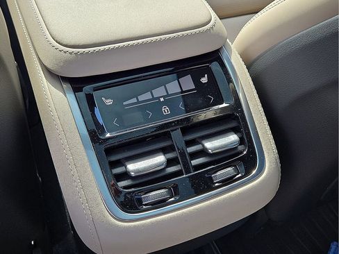 New 2026 Volvo XC90 B6 Ultra image 16