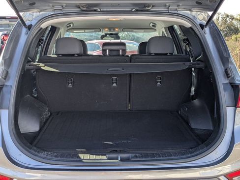 Used 2019 Hyundai Santa Fe SE image 15
