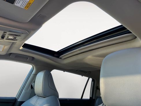 Used 2021 Toyota Highlander XLE image 23