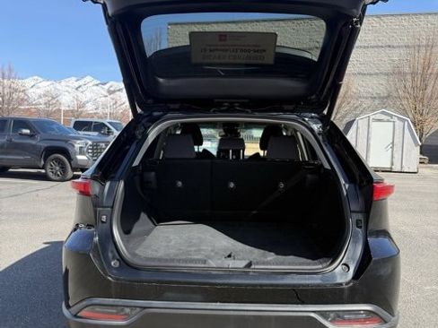 Certified 2022 Toyota Venza LE image 10