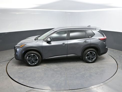 Used 2025 Nissan Rogue SV image 24