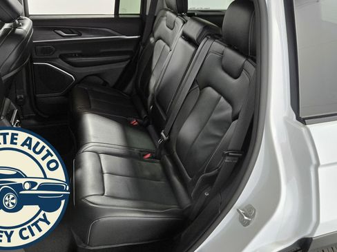 Used 2022 Jeep Grand Cherokee Limited 4xe image 26