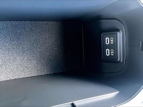 Used 2025 Toyota RAV4 XLE AWD/4WD image 32