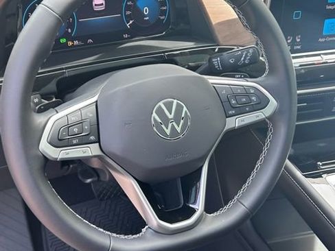 New 2026 Volkswagen Atlas SE FWD image 8
