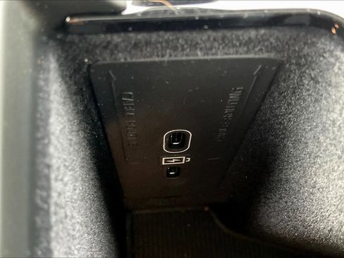 Used 2023 Volvo XC60 B5 Ultimate w/ Protection Package Premier image 37