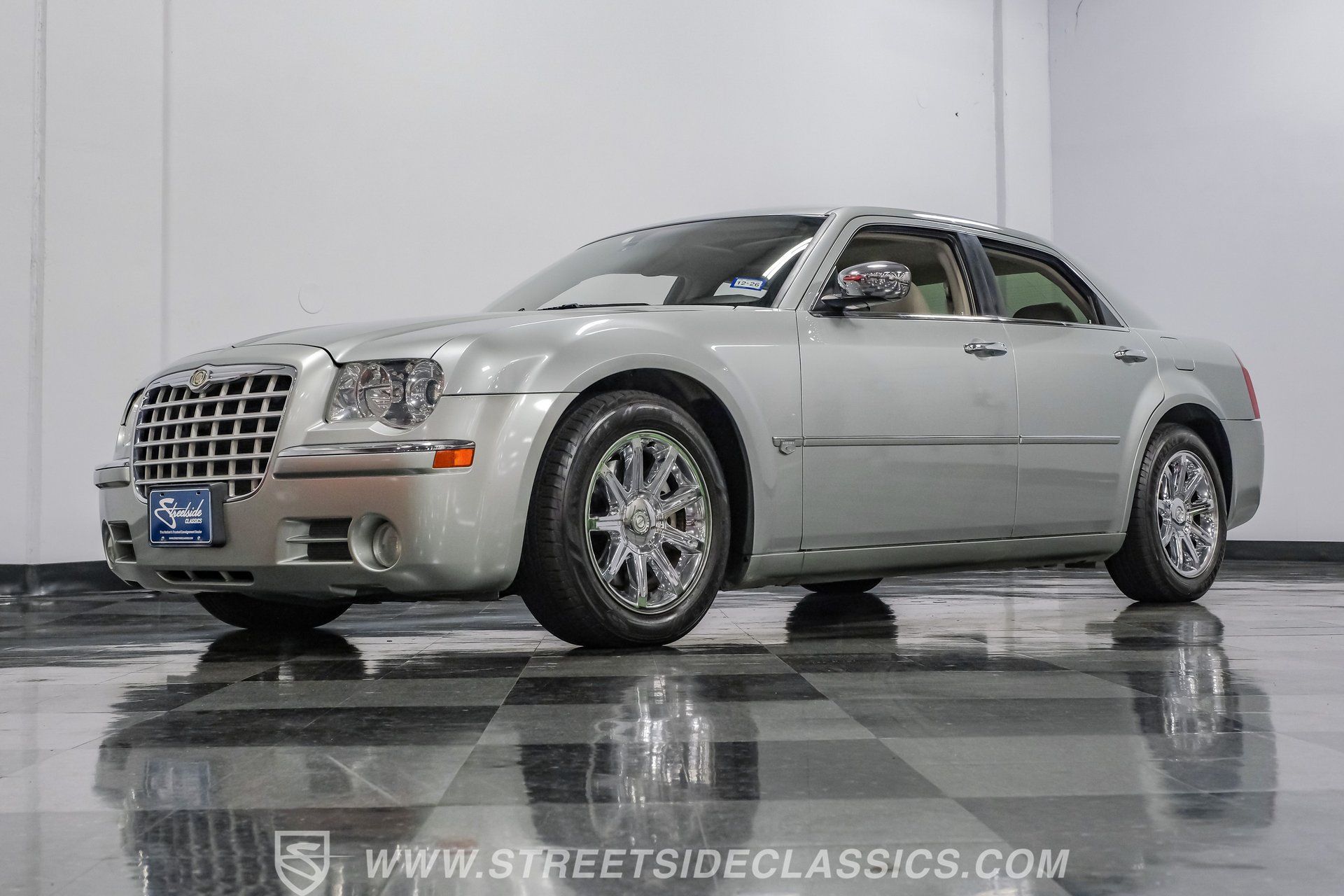 Used 2005 Chrysler 300 C w/ Navigation & Sound Group II RWD image 21