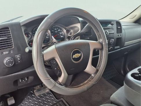 Used 2009 Chevrolet Silverado 1500 LT w/ Power Pack Plus AWD/4WD image 4