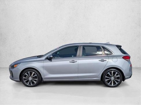 Used 2020 Hyundai Elantra GT image 9