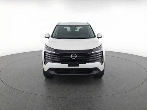 Used 2025 Nissan Kicks SV image 2