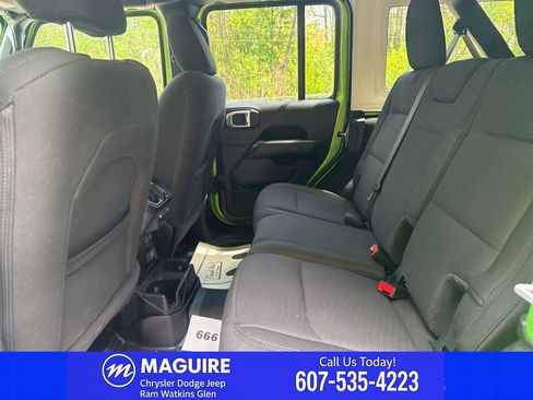 Used 2020 Jeep Wrangler Unlimited Sahara w/ Uconnect 4C Nav & Sound Group AWD/4WD image 29