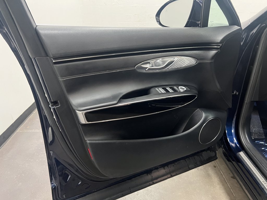 Used 2025 Genesis GV70 2.5T AWD/4WD image 10