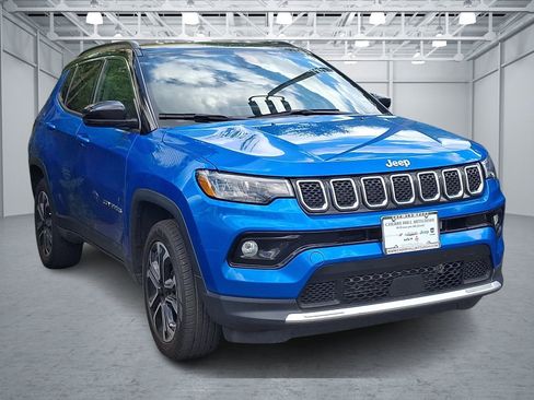 Used 2024 Jeep Compass Limited AWD/4WD image 3