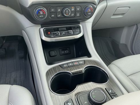 Used 2023 GMC Acadia SLT w/ Technology Package image 12