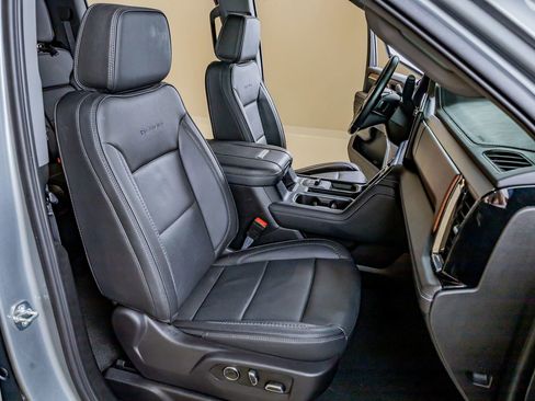 Used 2024 GMC Sierra 3500 Denali w/ Denali Reserve Package AWD/4WD image 31