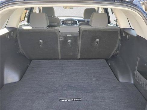 Used 2017 Kia Sorento FWD image 6