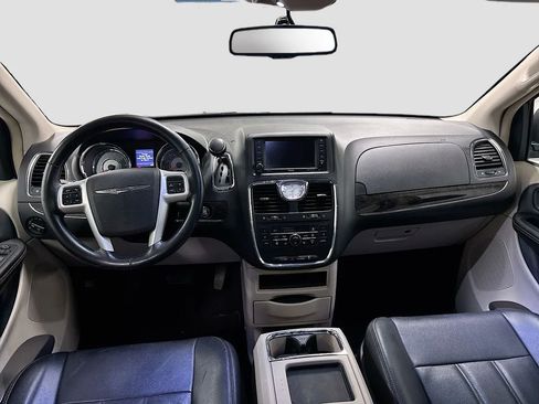 Used 2015 Chrysler Town & Country Touring w/ Driver Convenience Group FWD image 31