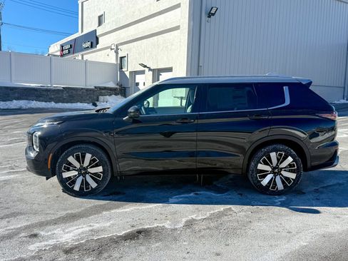 New 2025 Mitsubishi Outlander AWD image 4