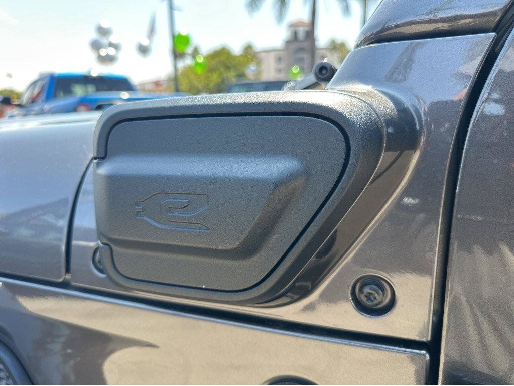 Used 2021 Jeep Wrangler Unlimited Sahara AWD/4WD image 43