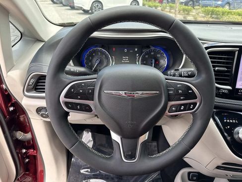 Used 2022 Chrysler Pacifica Touring-L w/ Uconnect Theater Family Group AWD/4WD image 43