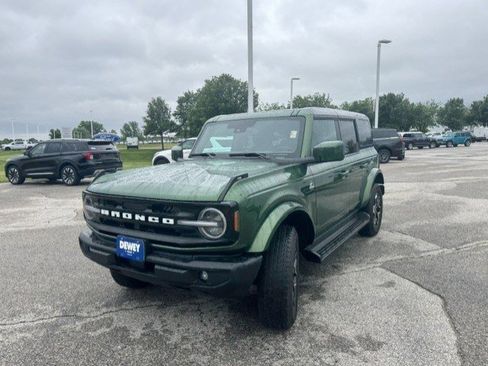 Used 2025 Ford Bronco Outer Banks AWD/4WD image 3