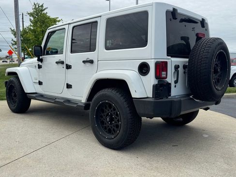 Used 2015 Jeep Wrangler Unlimited Sahara w/ Connectivity Group AWD/4WD image 4