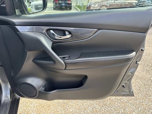 Used 2020 Nissan Rogue S w/ Special Edition Package FWD image 15