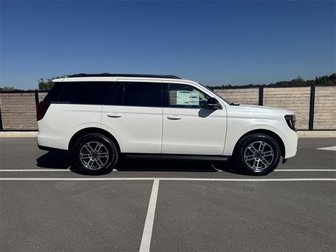 New 2025 Ford Expedition Active image 7
