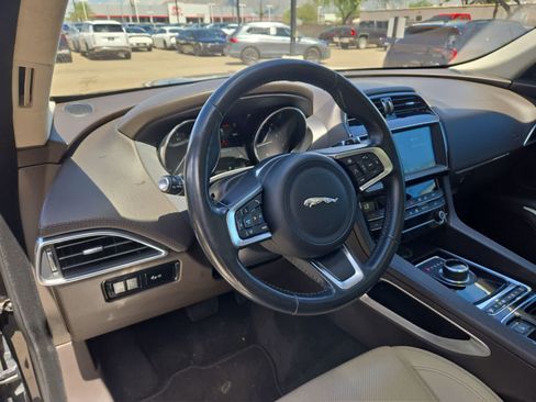 Used 2020 Jaguar F-PACE Prestige AWD/4WD image 10