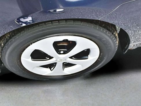 Used 2013 Toyota Prius Two image 28