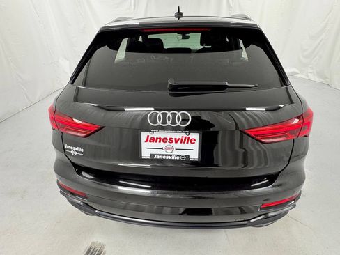 Used 2020 Audi Q3 2.0T Premium w/ Convenience Package AWD/4WD image 4