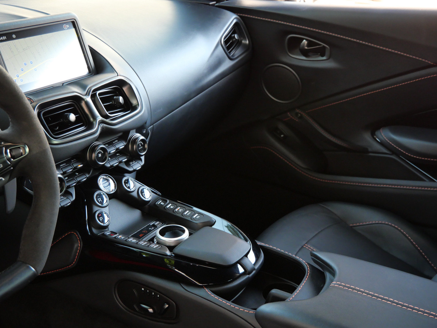 Used 2022 Aston Martin V8 Vantage Coupe RWD image 10