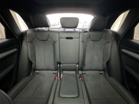 Certified 2024 Audi Q5 e Premium Plus image 22